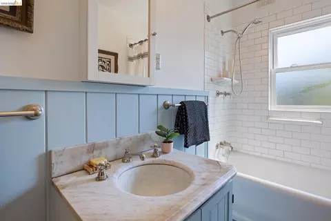 Bath - 1668 San Lorenzo Ave, Berkeley, CA 94707 photo 1 of 2
