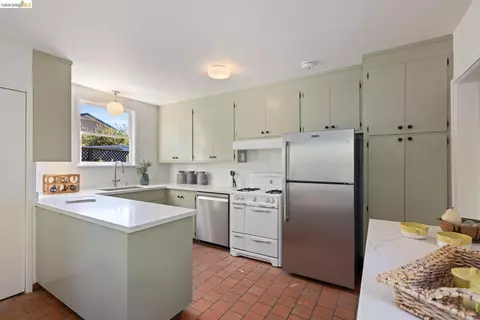 Kitchen - 1668 San Lorenzo Ave, Berkeley, CA 94707 photo 2 of 2