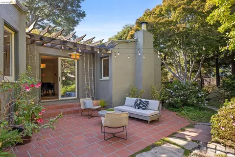 Exterior - 1668 San Lorenzo Ave, Berkeley, CA 94707 photo 4 of 10