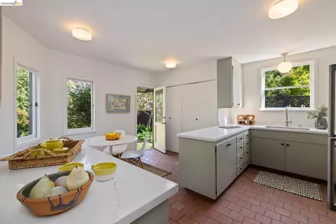 Kitchen - 1668 San Lorenzo Ave, Berkeley, CA 94707 photo 1 of 2