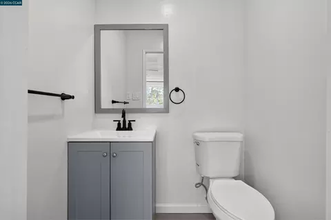 Bath - 640 Henry St, Vallejo, CA 94591 photo 5 of 8
