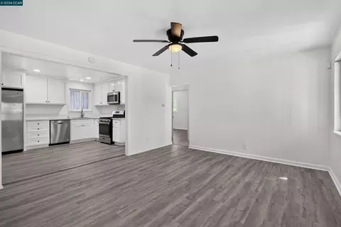Living - 640 Henry St, Vallejo, CA 94591 photo 4 of 7