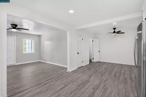 Living - 640 Henry St, Vallejo, CA 94591 photo 5 of 7