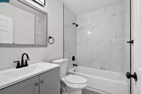 Bath - 640 Henry St, Vallejo, CA 94591 photo 6 of 8