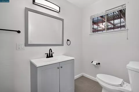 Bath - 640 Henry St, Vallejo, CA 94591 photo 4 of 8