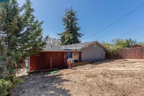 Exterior - 640 Henry St, Vallejo, CA 94591 photo 3 of 4