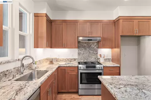 Kitchen - 475 Diller St, Alameda, CA 94501 photo 2 of 3