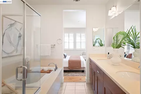 Bath - 475 Diller St, Alameda, CA 94501 photo 6 of 8