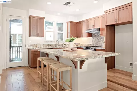 Kitchen - 475 Diller St, Alameda, CA 94501 photo 3 of 3