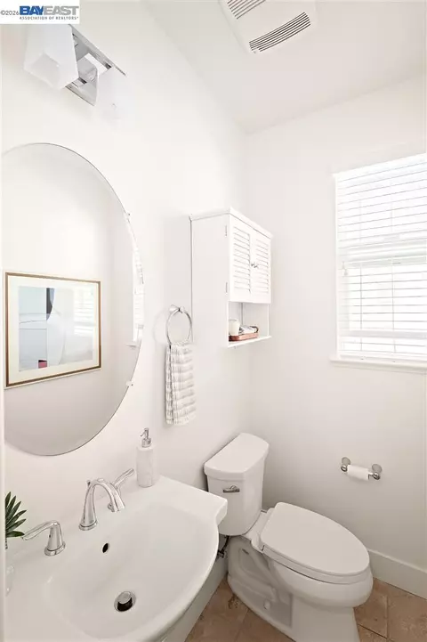 Bath - 475 Diller St, Alameda, CA 94501 photo 3 of 8