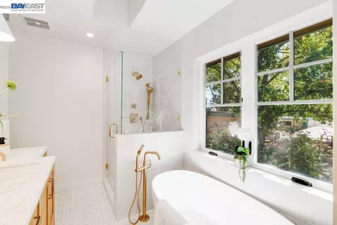 Bath - 315 E Macarthur, Sonoma, CA 95476 photo 5 of 8