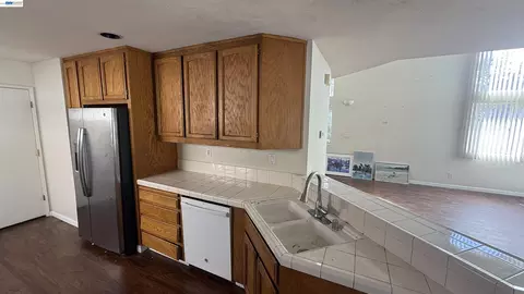 Kitchen - 359 Aspenridge, Milpitas, CA 95035 photo 4 of 4