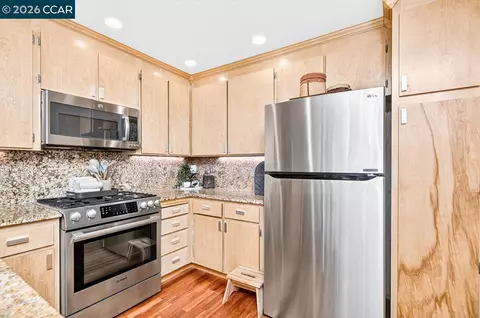 Kitchen - 2454 Heatherleaf Ln #3, Martinez, CA 94553 photo 1 of 5
