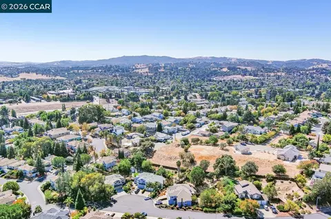 View/Area - 2454 Heatherleaf Ln #3, Martinez, CA 94553 photo 6 of 7