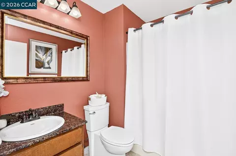 Bath - 2454 Heatherleaf Ln #3, Martinez, CA 94553 photo 1 of 2