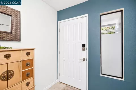 Entry Way - 2454 Heatherleaf Ln #3, Martinez, CA 94553 photo 3 of 4
