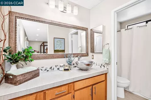 Bath - 2454 Heatherleaf Ln #3, Martinez, CA 94553 photo 2 of 2