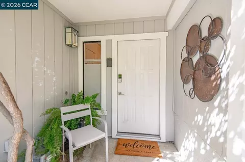 Entry Way - 2454 Heatherleaf Ln #3, Martinez, CA 94553 photo 1 of 4