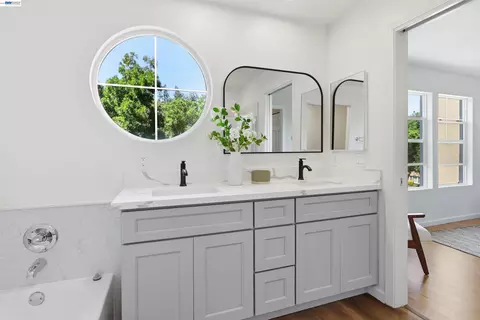 Bath - 3581 Braxton Cmn, Fremont, CA 94538 photo 2 of 4