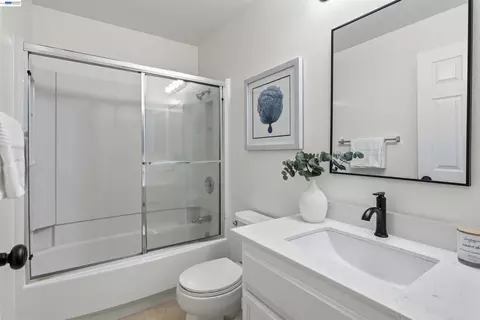 Bath - 3581 Braxton Cmn, Fremont, CA 94538 photo 3 of 4