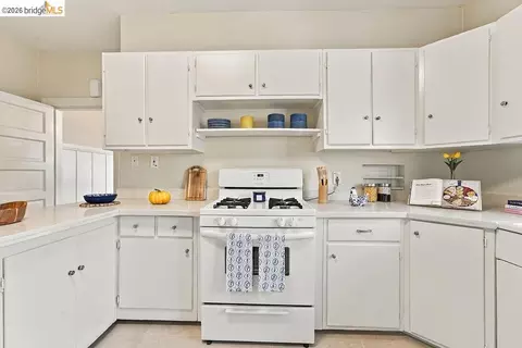 Kitchen - 2307-2309 Prince St, Berkeley, CA 94705 photo 6 of 8