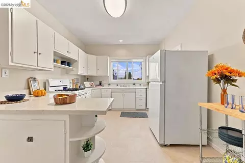 Kitchen - 2307-2309 Prince St, Berkeley, CA 94705 photo 4 of 8