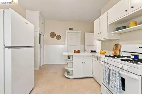 Kitchen - 2307-2309 Prince St, Berkeley, CA 94705 photo 5 of 8