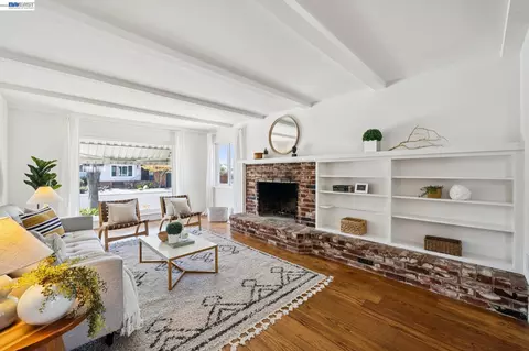 Living - 3315 Central Ave, Alameda, CA 94501 photo 3 of 5