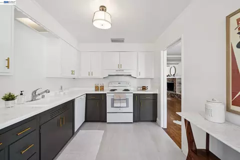 Kitchen - 3315 Central Ave, Alameda, CA 94501 photo 2 of 2