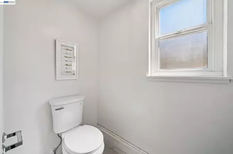 Bath - 3315 Central Ave, Alameda, CA 94501 photo 4 of 4