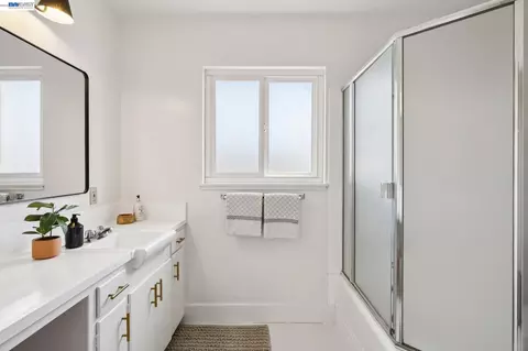 Bath - 3315 Central Ave, Alameda, CA 94501 photo 2 of 4