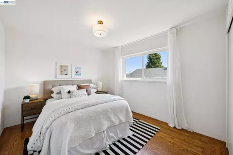 Bedroom - 3315 Central Ave, Alameda, CA 94501 photo 2 of 2