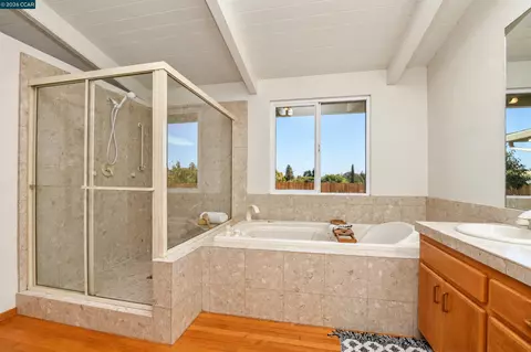 Bath - 71 Gilrix Dr, Martinez, CA 94553 photo 2 of 4