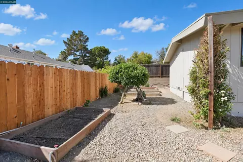 Exterior - 71 Gilrix Dr, Martinez, CA 94553 photo 7 of 8