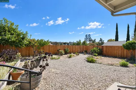 Exterior - 71 Gilrix Dr, Martinez, CA 94553 photo 6 of 8