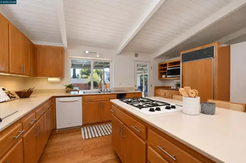 Kitchen - 71 Gilrix Dr, Martinez, CA 94553 photo 3 of 4