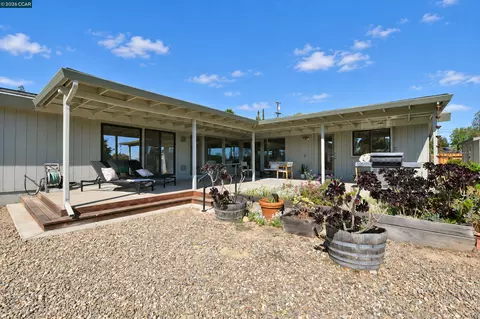 Exterior - 71 Gilrix Dr, Martinez, CA 94553 photo 5 of 8