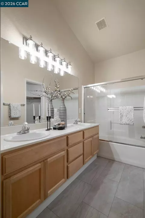 Bath - 10780 Ruthven Ln, Dublin, CA 94568 photo 2 of 3