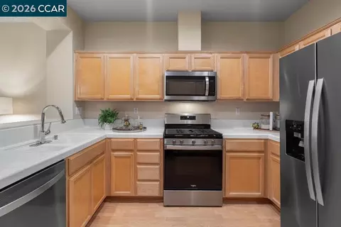 Kitchen - 10780 Ruthven Ln, Dublin, CA 94568 photo 2 of 3