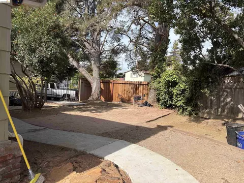 115 Cook Cir, Vallejo, CA 94589 photo 2