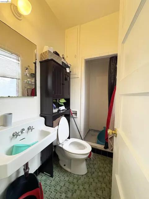 Bath - 2801 Fulton St, Berkeley, CA 94705 photo 2 of 4