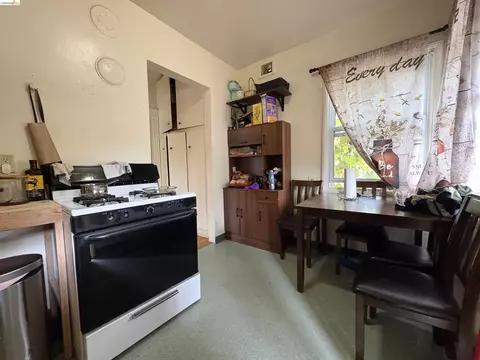 Kitchen - 2801 Fulton St, Berkeley, CA 94705 photo 3 of 6