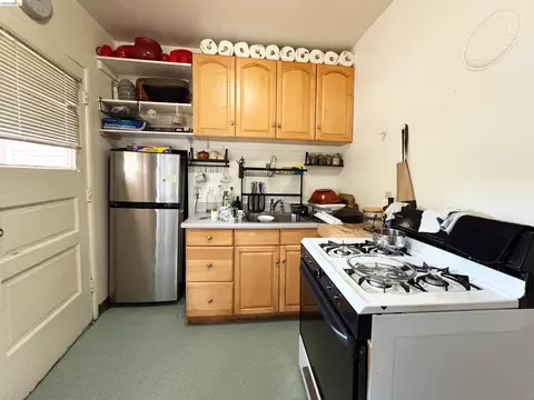 Kitchen - 2801 Fulton St, Berkeley, CA 94705 photo 2 of 6