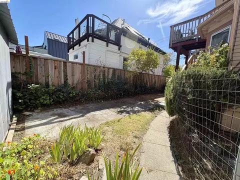 Exterior - 2801 Fulton St, Berkeley, CA 94705 photo 6 of 8