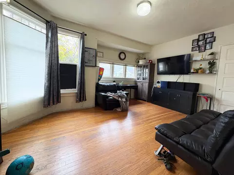 Living - 2801 Fulton St, Berkeley, CA 94705 photo 4 of 6