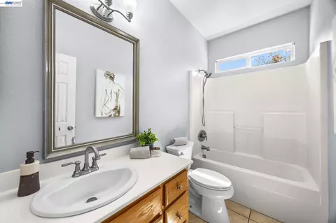 Bath - 257 Orchid Ln, Patterson, CA 95363 photo 1 of 5