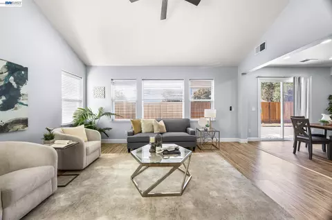 Living - 257 Orchid Ln, Patterson, CA 95363 photo 4 of 5