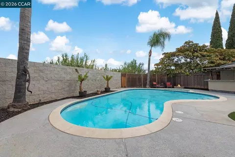 Exterior - 500 Mockingbird Ln, Oakley, CA 94561 photo 6 of 19