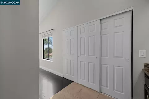Entry Way - 500 Mockingbird Ln, Oakley, CA 94561 photo 2 of 2