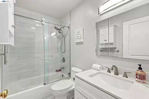 Bath - 643 Sutton Ct, Walnut Creek, CA 94598 photo 1 of 2